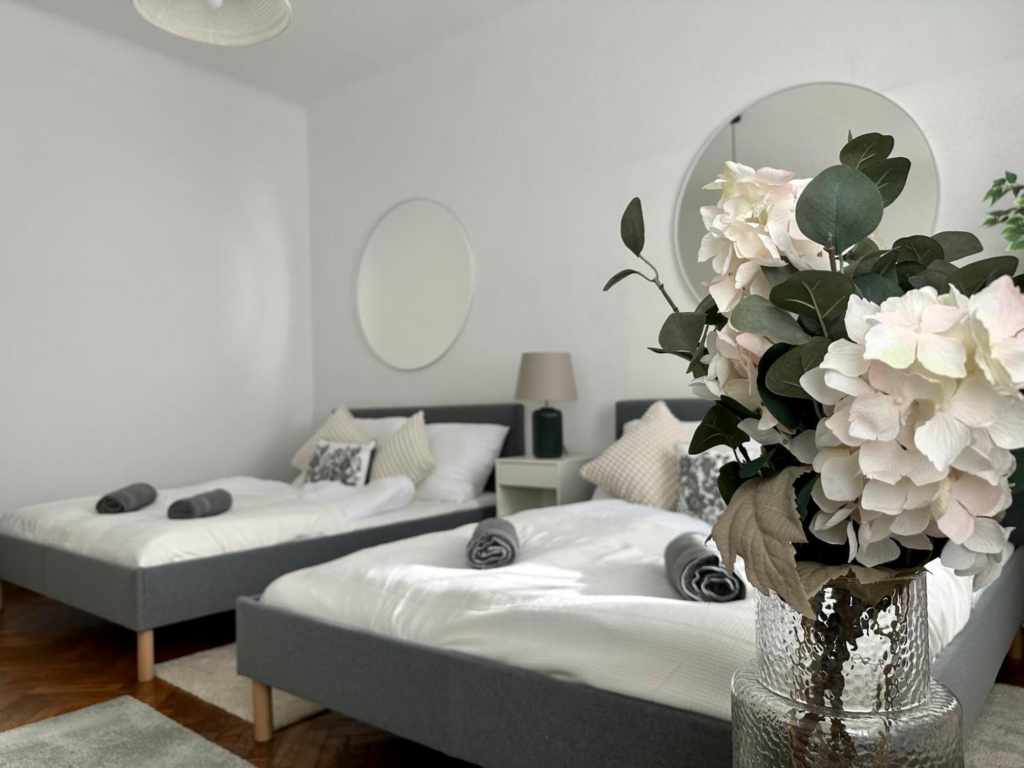Spacious Apartment, 3 Min To U1 Reumannplatz Wien Eksteriør billede