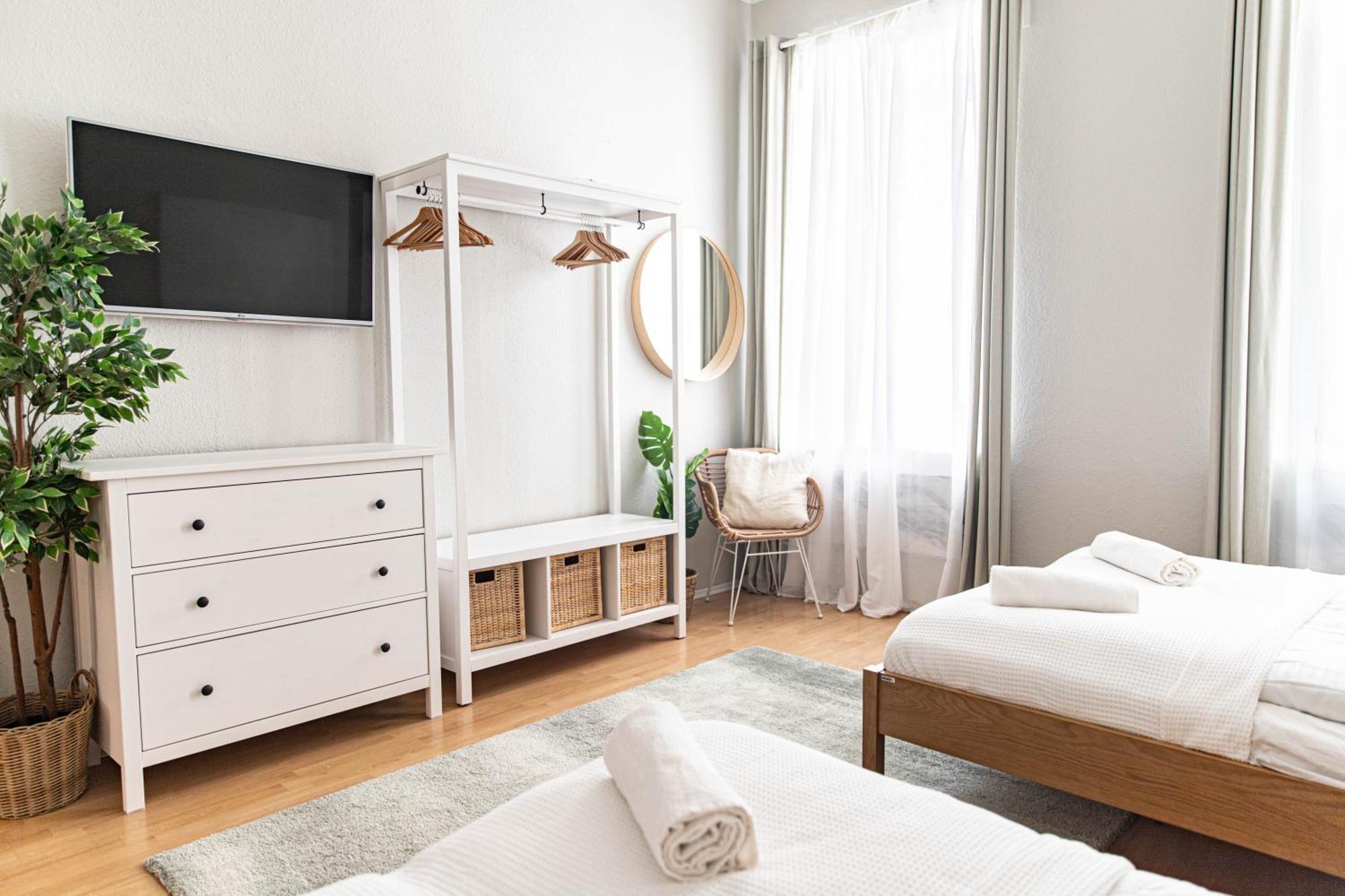 Spacious Apartment, 3 Min To U1 Reumannplatz Wien Eksteriør billede