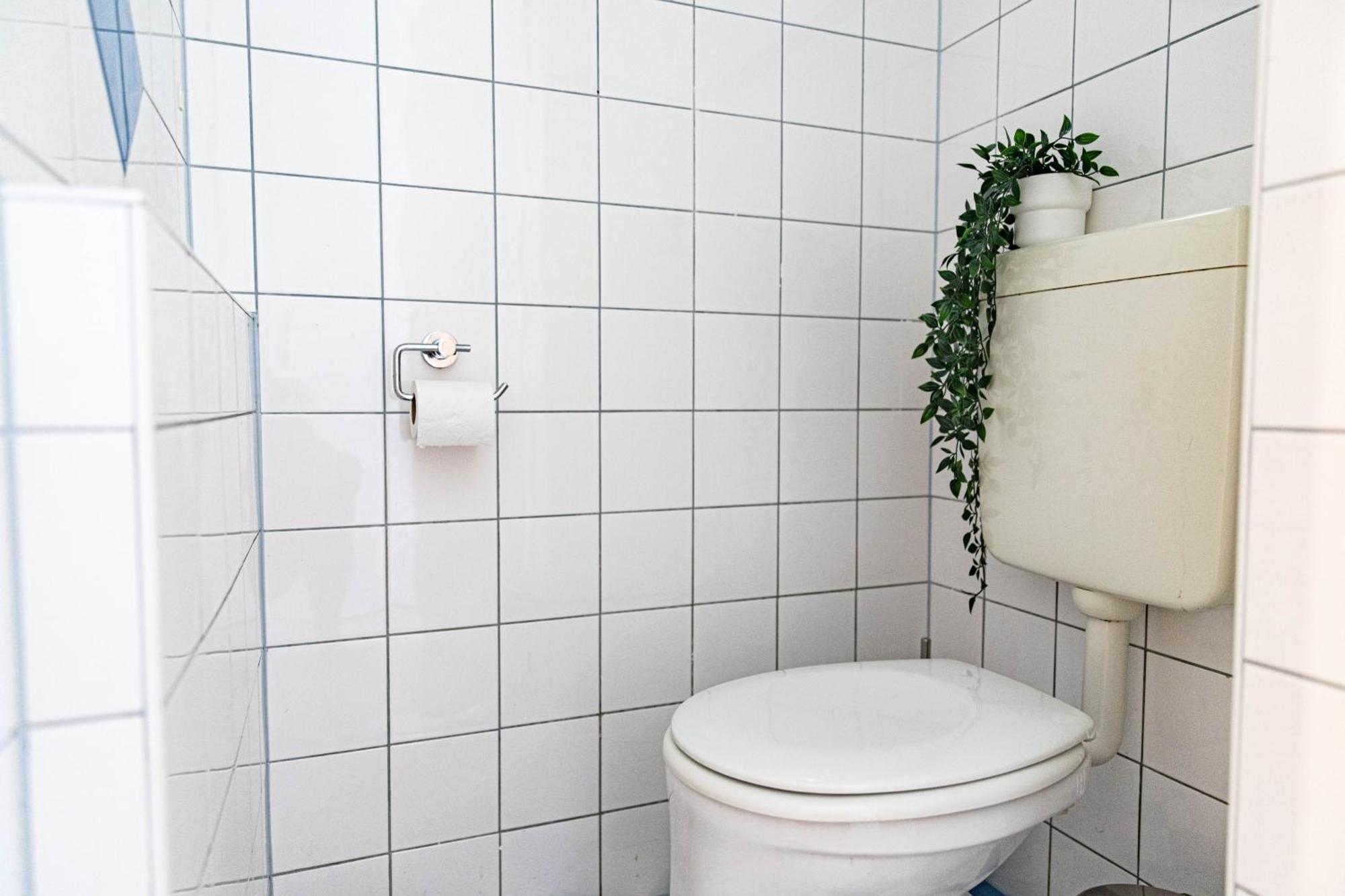 Spacious Apartment, 3 Min To U1 Reumannplatz Wien Eksteriør billede